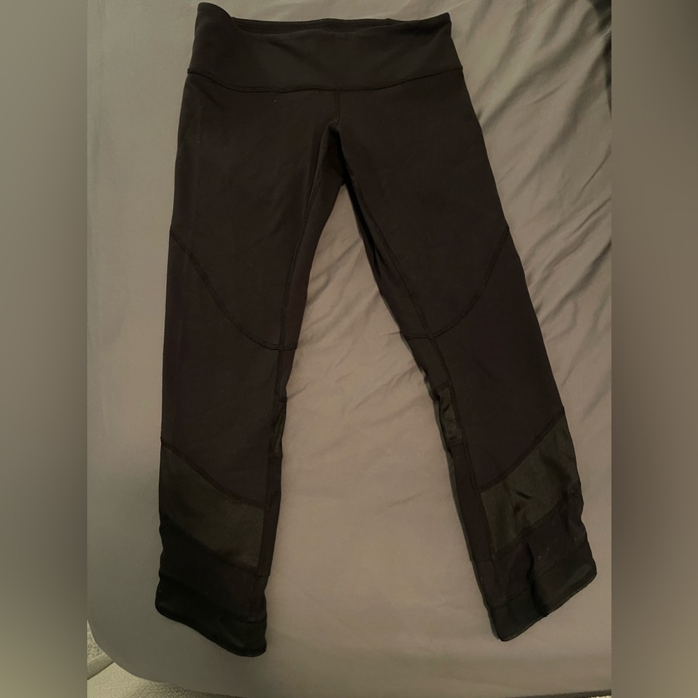 Lululemon Cropped Cotton Legging with Mesh Detailing - Black